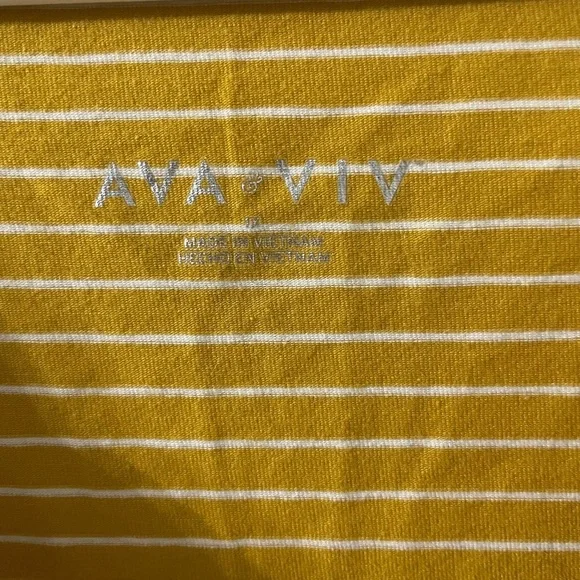 Ava & Viv Top - Picture 2 of 3